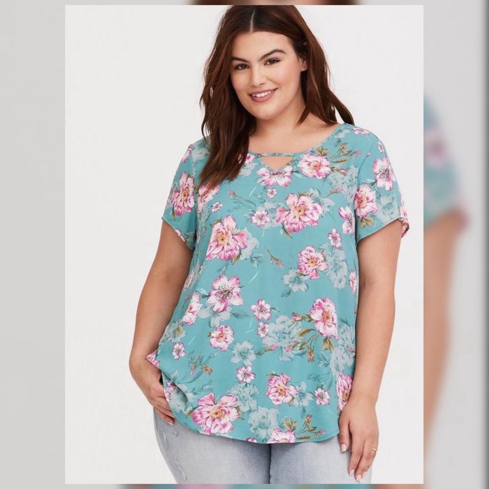 🌸TORRID • Floral Keyhole Front Georgette Top